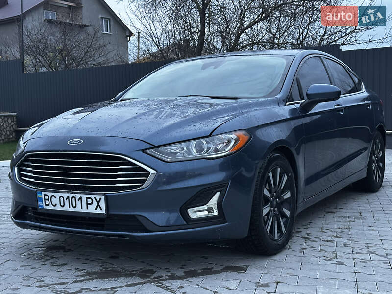 Седан Ford Fusion 2018 в Львові