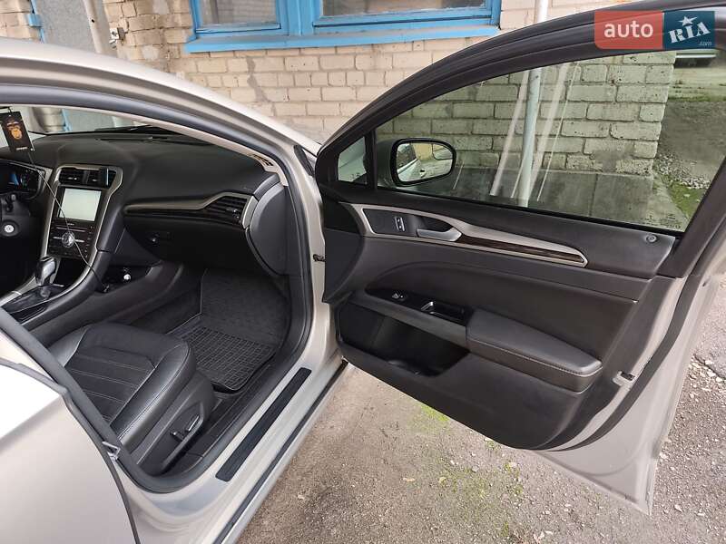 Седан Ford Fusion 2015 в Никополе