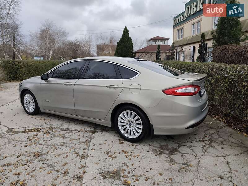 Седан Ford Fusion 2015 в Никополе