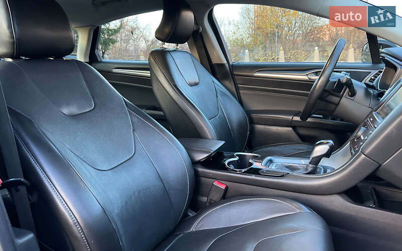 Седан Ford Fusion 2015 в Львове