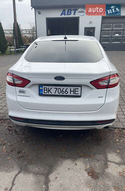 Седан Ford Fusion 2015 в Клесовом