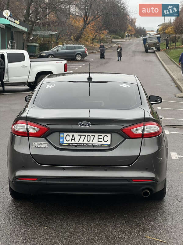 Седан Ford Fusion 2016 в Умани