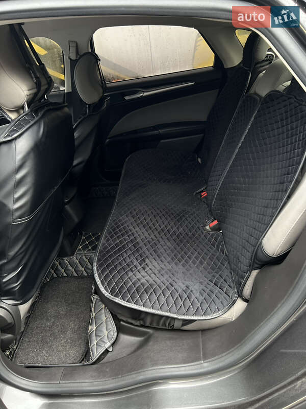 Седан Ford Fusion 2016 в Умани