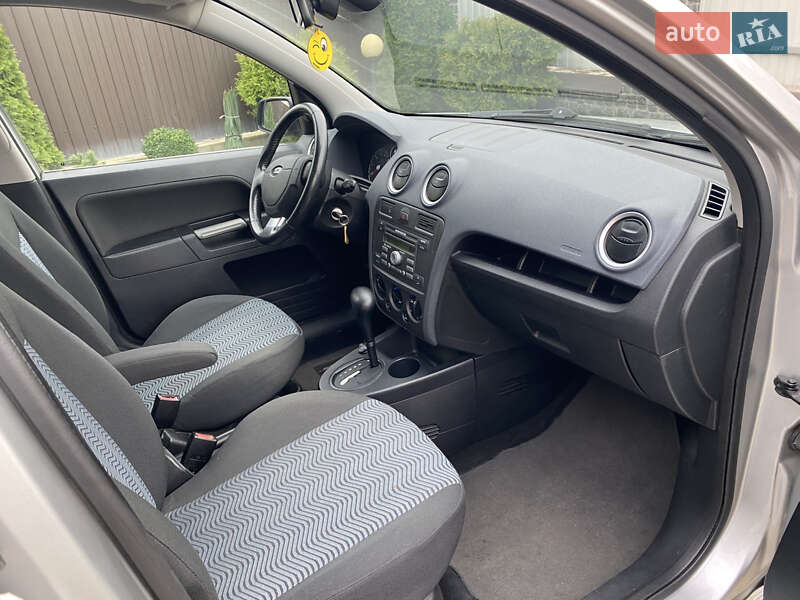 Хетчбек Ford Fusion 2006 в Житомирі