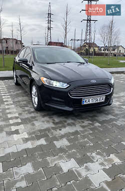 Седан Ford Fusion 2014 в Бучі