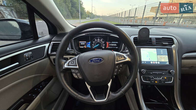 Седан Ford Fusion 2016 в Львове