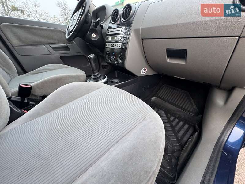 Хетчбек Ford Fusion 2003 в Чернівцях фото 25 Хетчбек Ford Fusion 2003 в Чернівцях