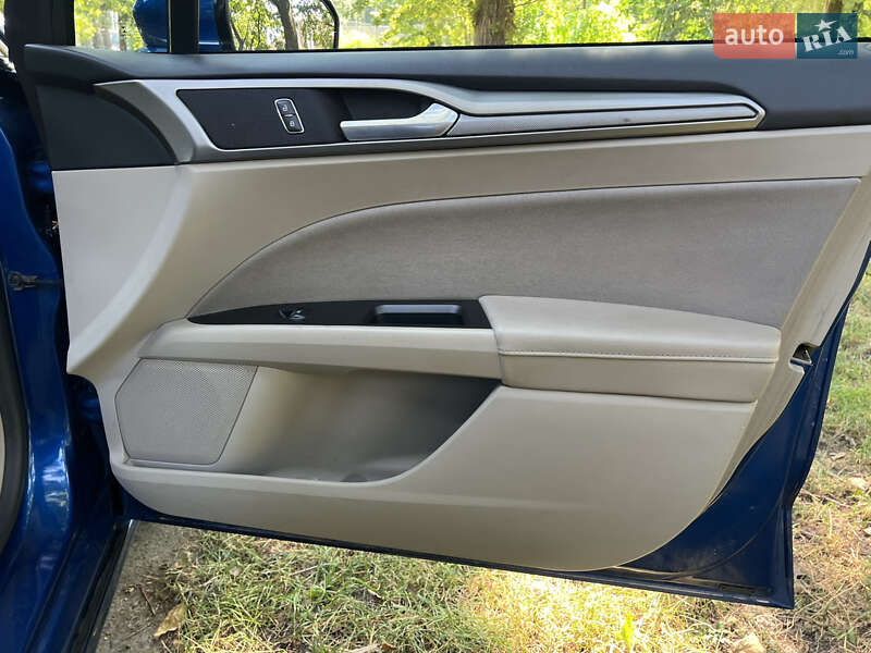 Седан Ford Fusion 2017 в Львові