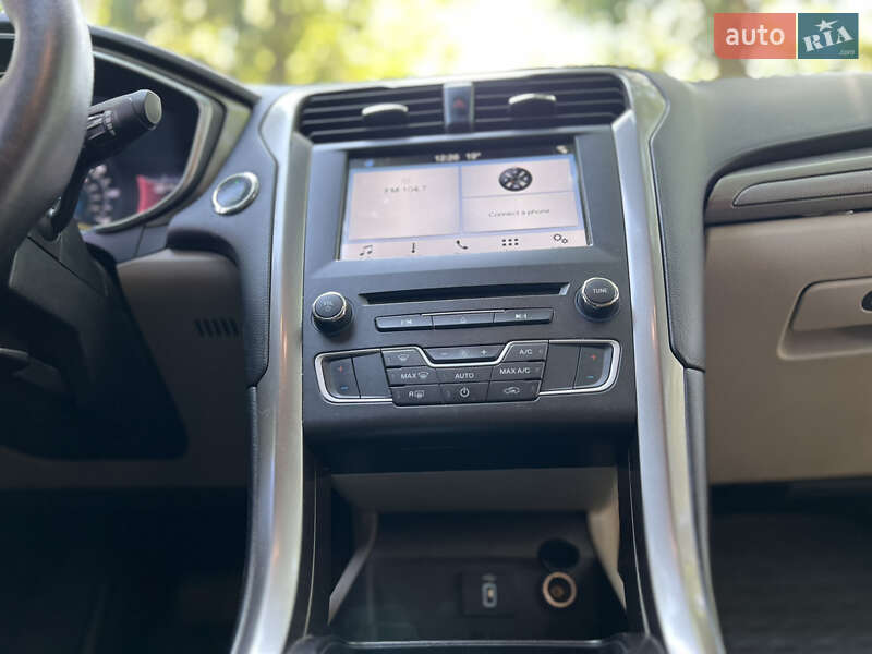 Седан Ford Fusion 2017 в Львові