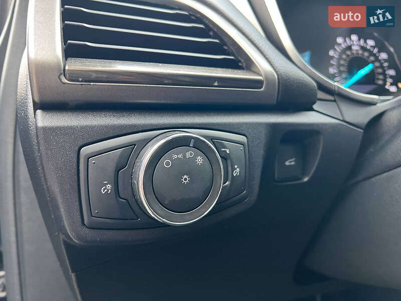 Седан Ford Fusion 2018 в Львові