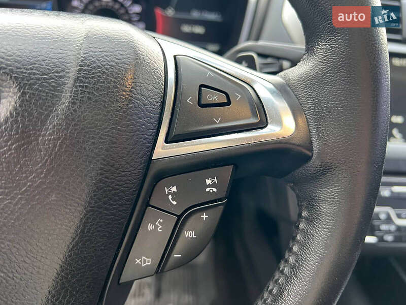 Седан Ford Fusion 2018 в Львові