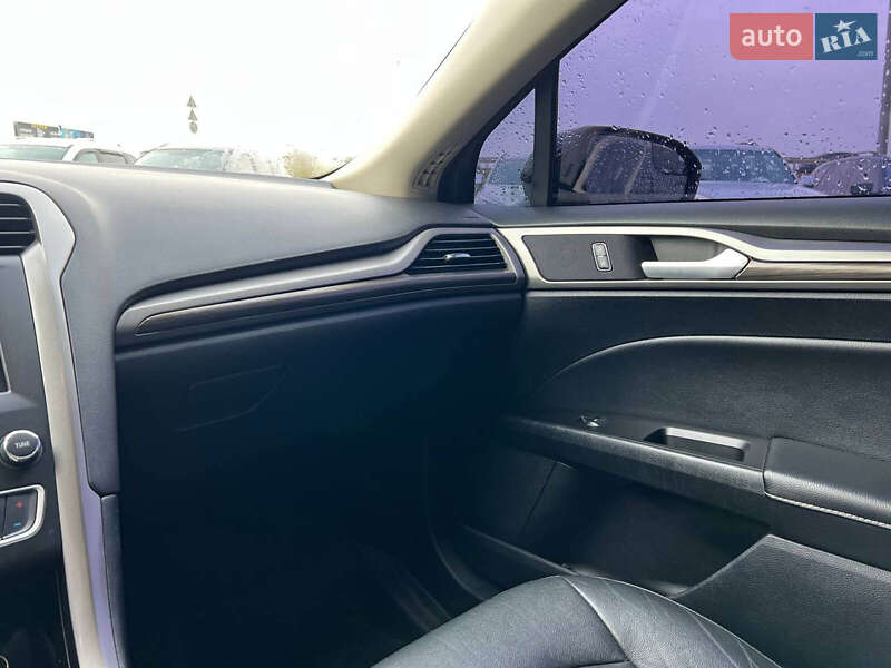 Седан Ford Fusion 2018 в Львові