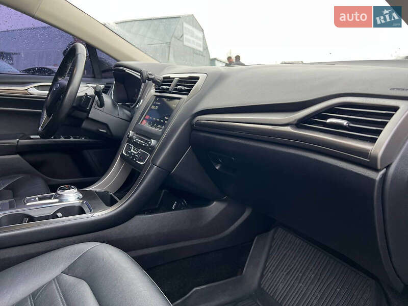 Седан Ford Fusion 2018 в Львові