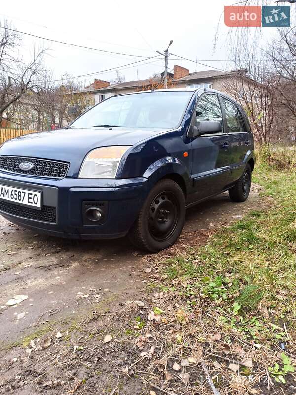 Хэтчбек Ford Fusion 2011 в Чуднове