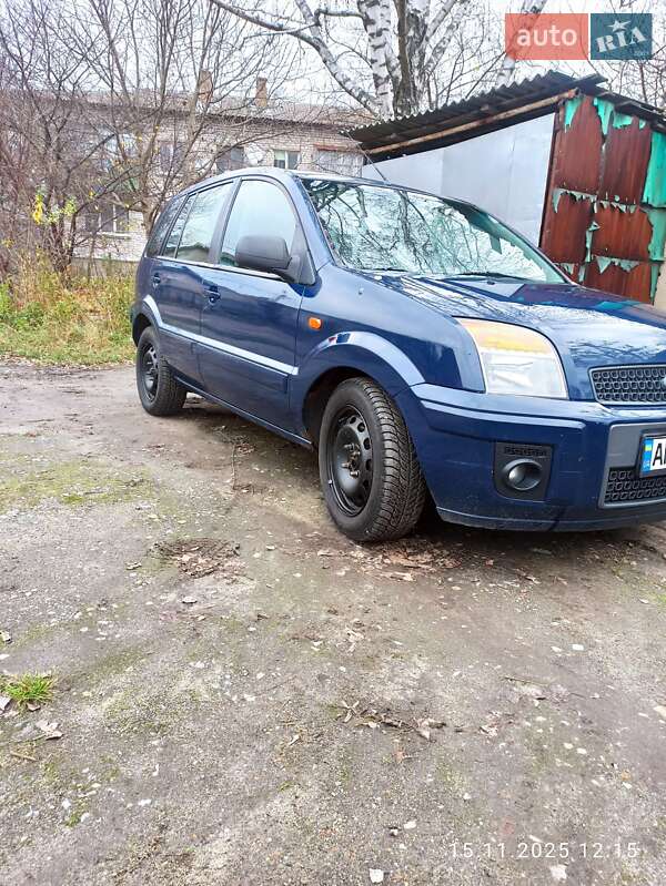 Хэтчбек Ford Fusion 2011 в Чуднове