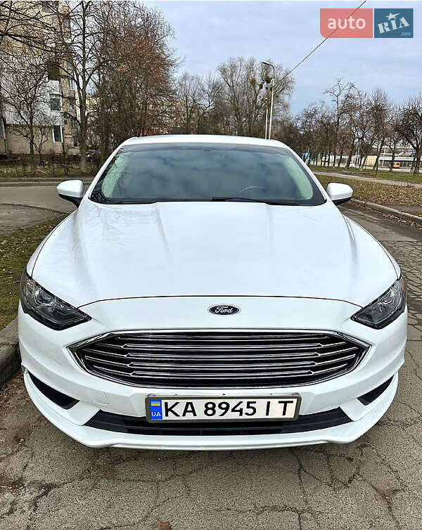 Седан Ford Fusion 2016 в Бучі