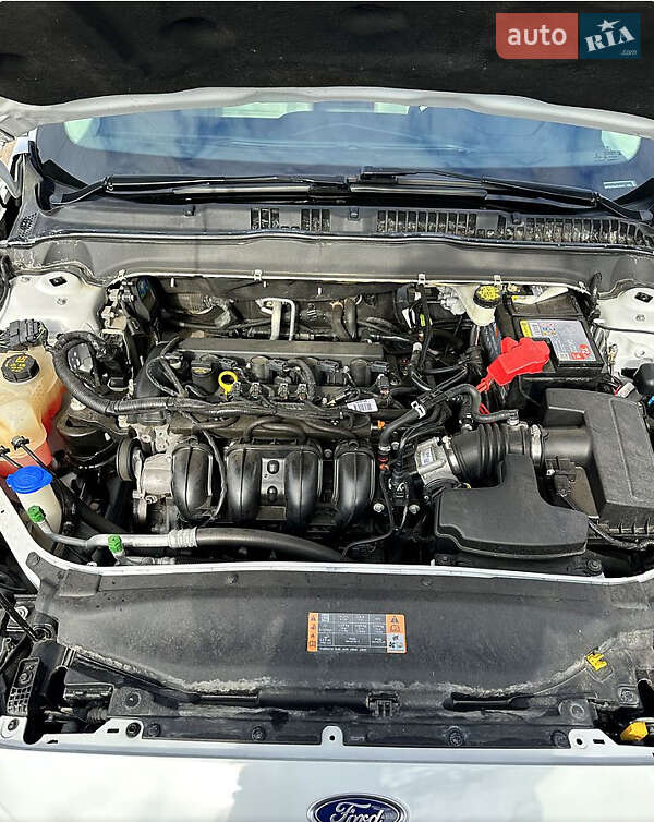 Седан Ford Fusion 2016 в Бучі