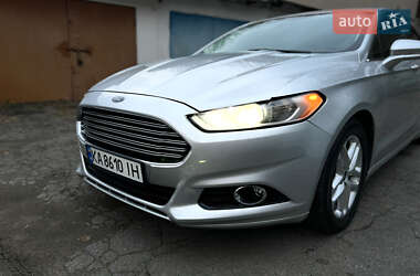 Седан Ford Fusion 2015 в Ровно