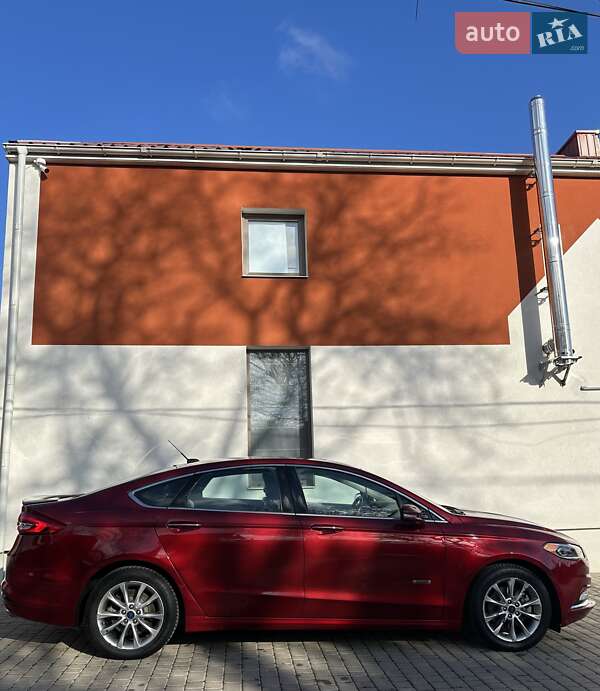 Седан Ford Fusion 2016 в Чернівцях