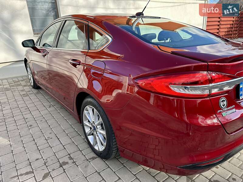 Седан Ford Fusion 2016 в Чернівцях