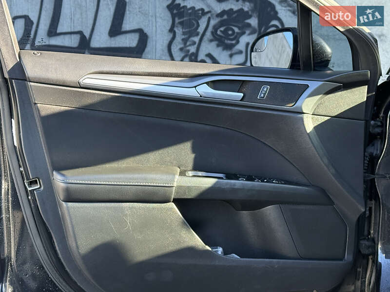 Седан Ford Fusion 2013 в Львове