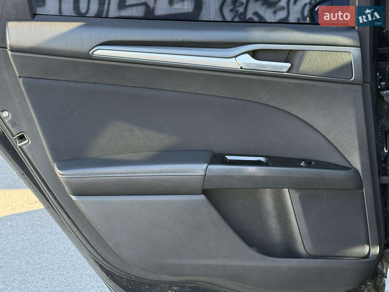 Седан Ford Fusion 2013 в Львове