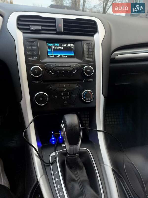 Седан Ford Fusion 2014 в Измаиле