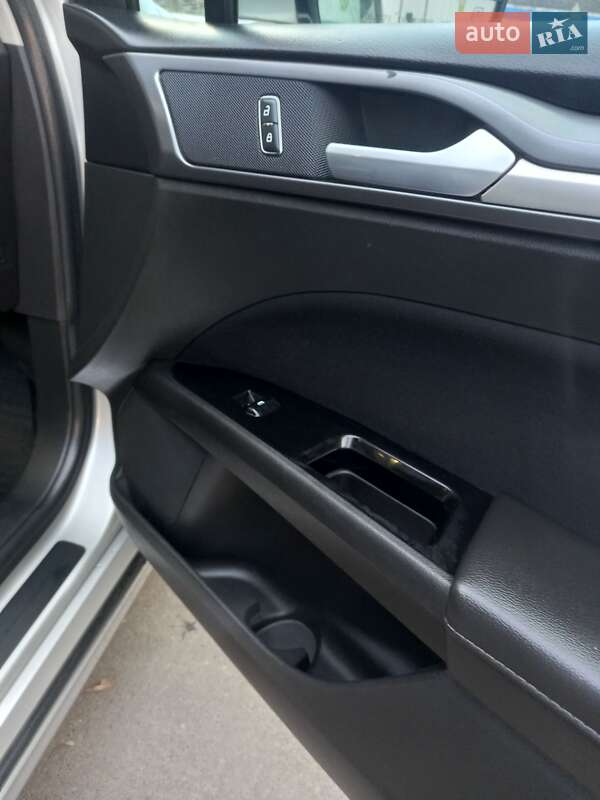 Седан Ford Fusion 2014 в Измаиле