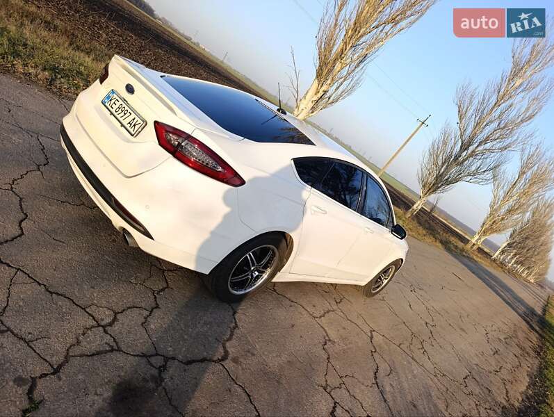 Седан Ford Fusion 2016 в Дніпрі