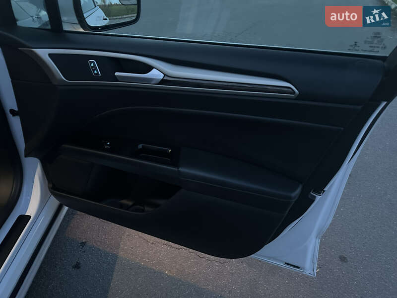 Седан Ford Fusion 2015 в Херсоні