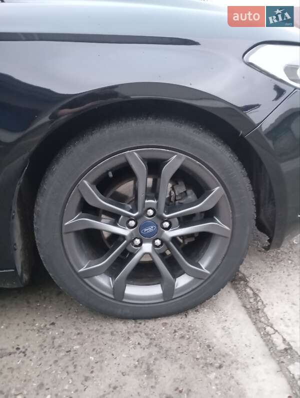 Седан Ford Fusion 2017 в Вишгороді