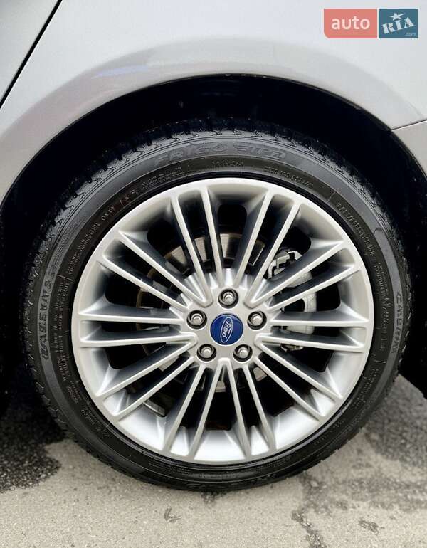 Седан Ford Fusion 2013 в Одесі