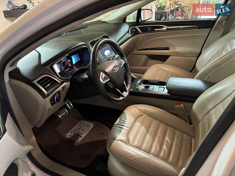 Седан Ford Fusion 2016 в Терновке