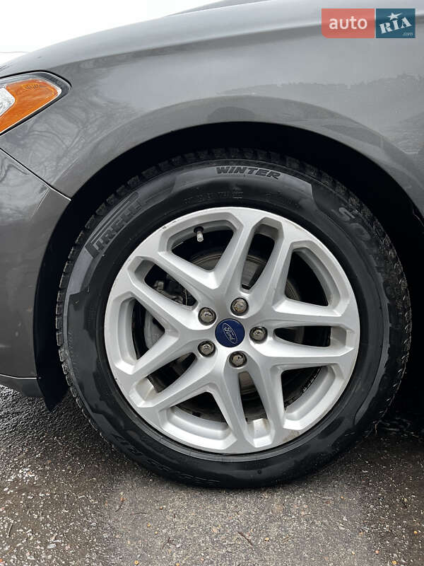 Седан Ford Fusion 2016 в Золочеве