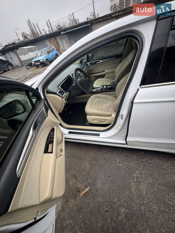 Седан Ford Fusion 2015 в Киеве фото 13 Седан Ford Fusion 2015 в Киеве