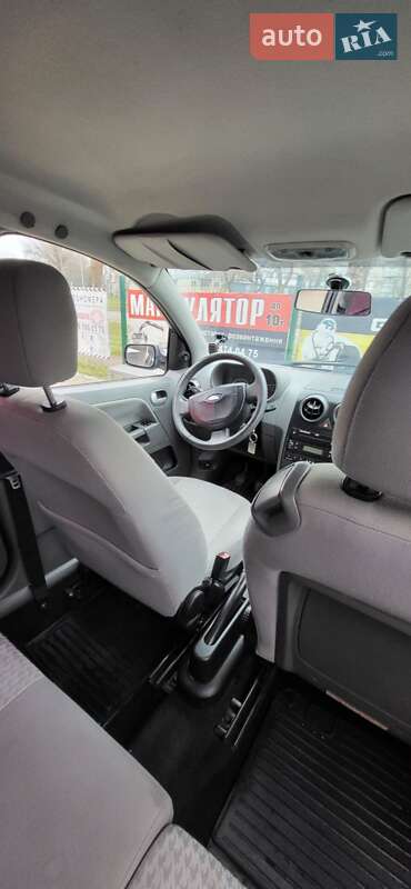 Хэтчбек Ford Fusion 2003 в Калуше