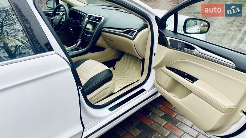 Седан Ford Fusion 2014 в Черкасах