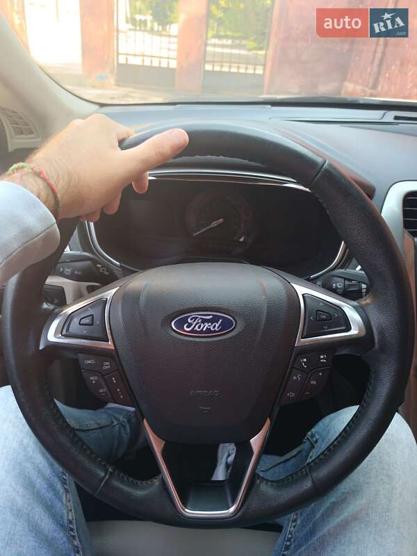 Седан Ford Fusion 2019 в Апостоловому