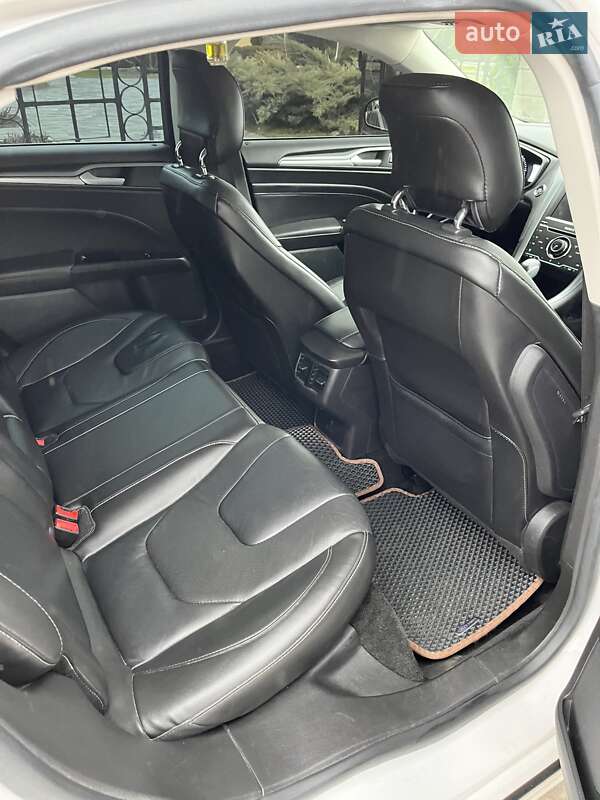 Седан Ford Fusion 2014 в Бродах