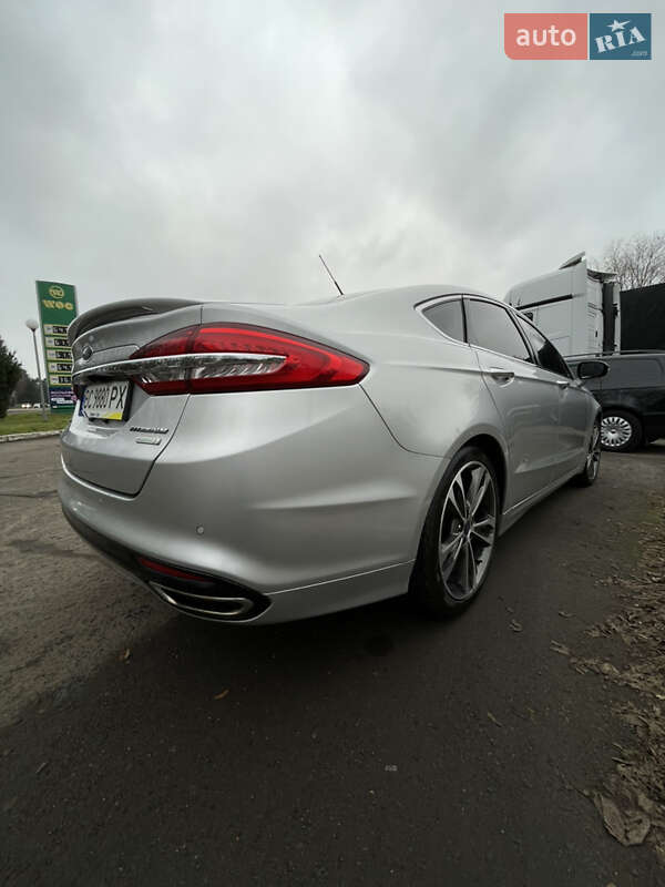 Седан Ford Fusion 2016 в Львове