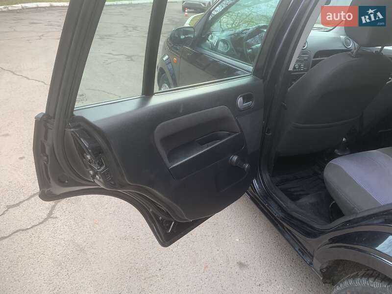 Хетчбек Ford Fusion 2008 в Львові