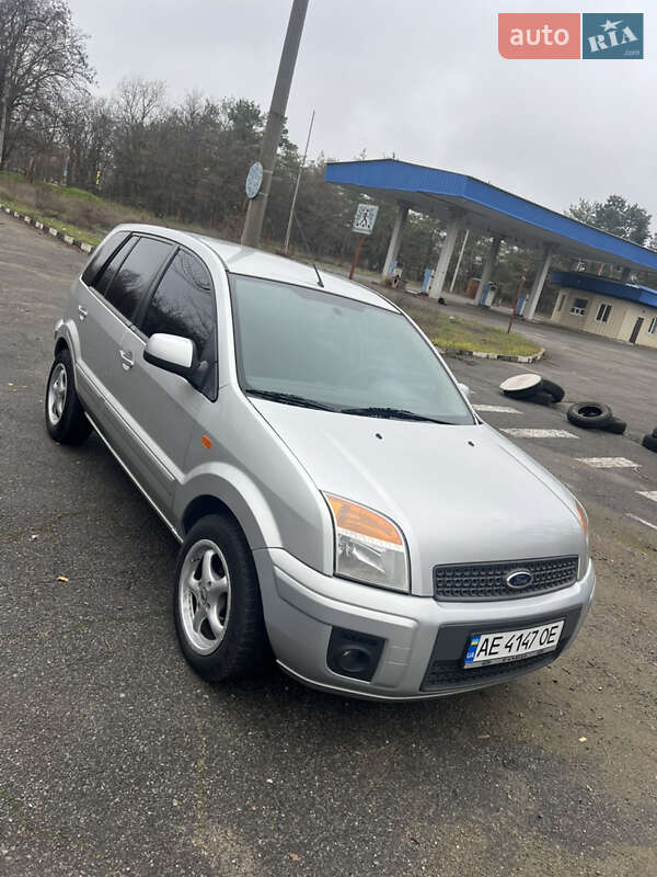 Хэтчбек Ford Fusion 2010 в Каменском