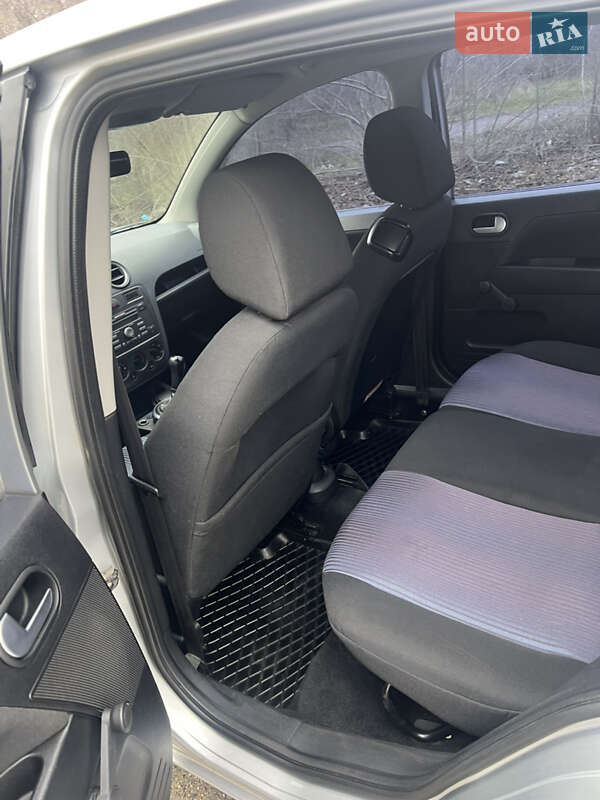 Хэтчбек Ford Fusion 2010 в Каменском