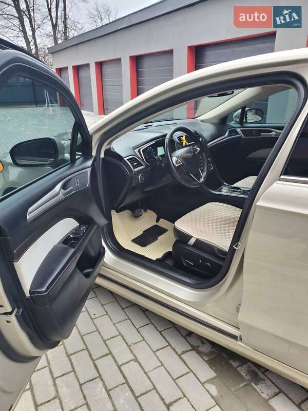 Седан Ford Fusion 2019 в Борщеве