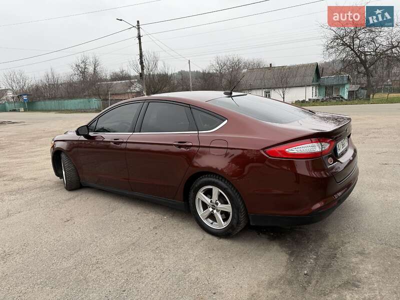 Седан Ford Fusion 2015 в Радомышле