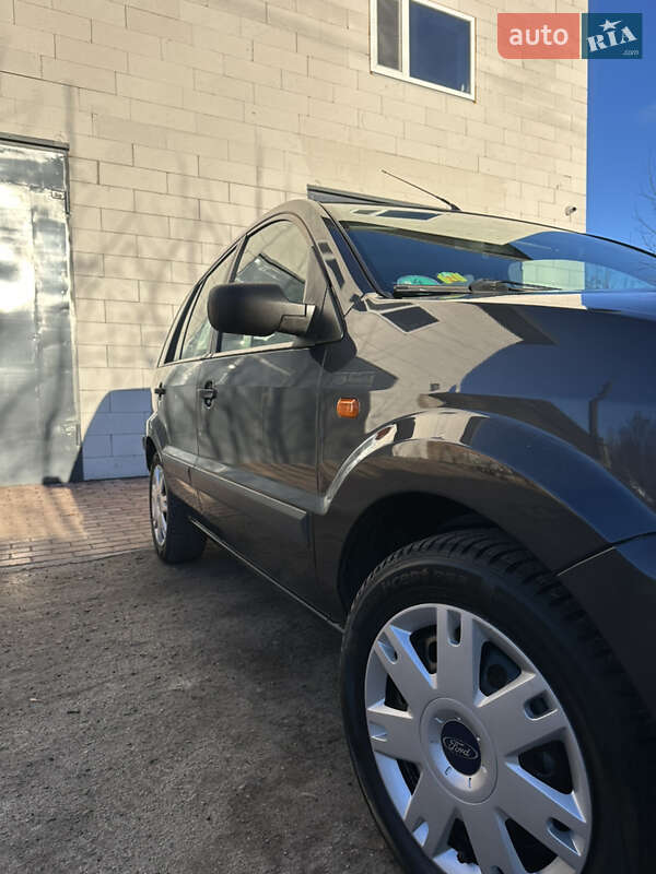 Хэтчбек Ford Fusion 2007 в Хороле