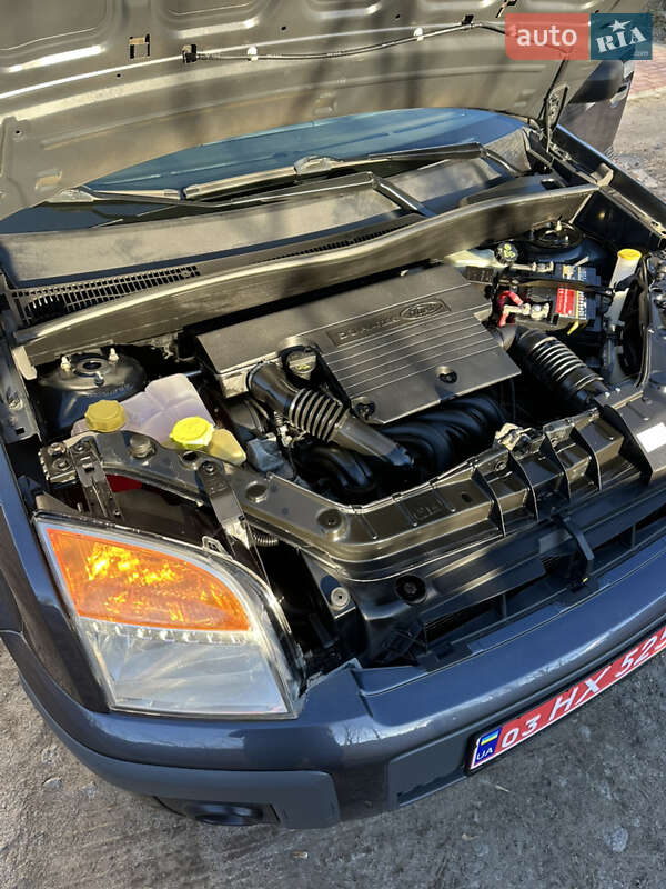 Хэтчбек Ford Fusion 2007 в Хороле