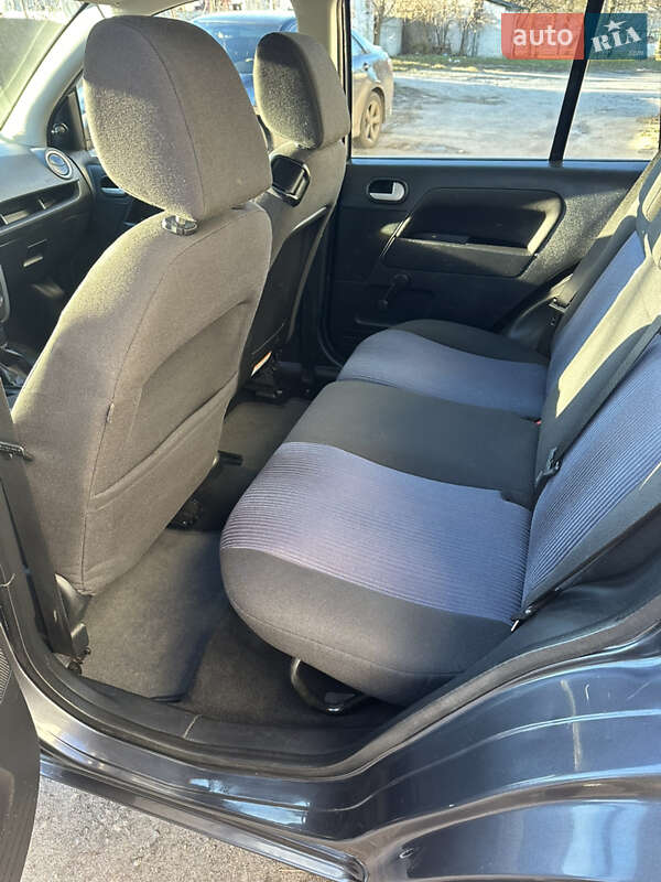 Хэтчбек Ford Fusion 2007 в Хороле