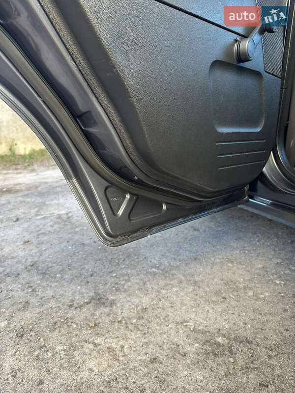 Хэтчбек Ford Fusion 2007 в Хороле