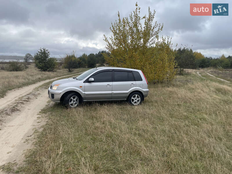 Хэтчбек Ford Fusion 2011 в Калиновке